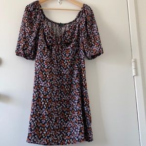 LIKE NEW FLORAL DRESS MEDIUM